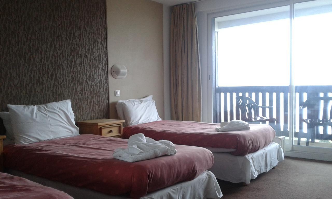 La Vallee Blanche Bikehotel Alpe d'Huez Room photo